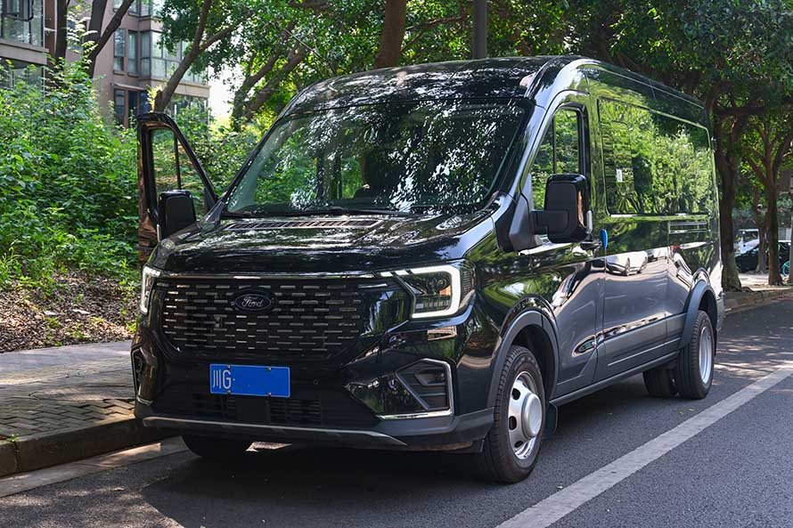 成都租福特商务车.jpg